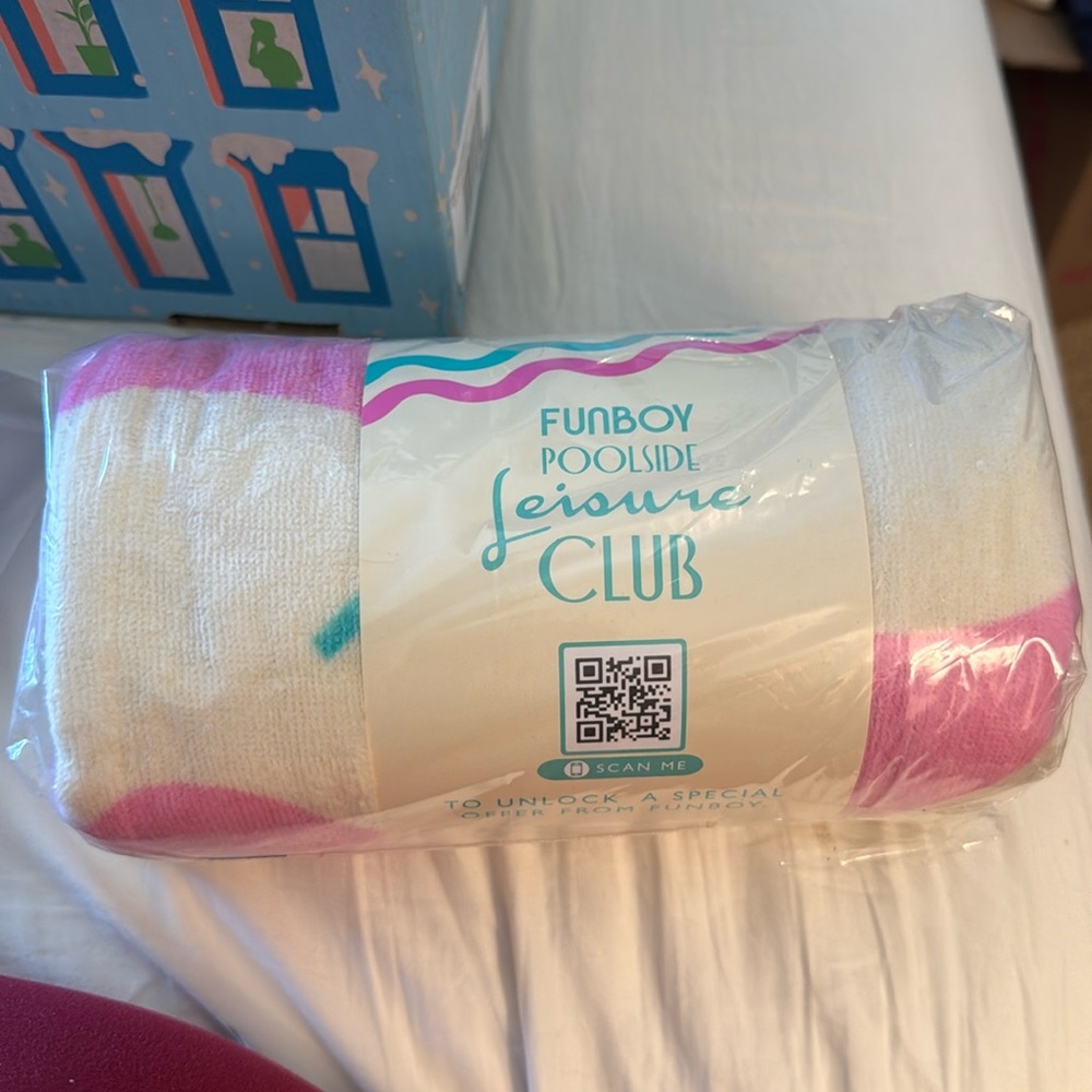 NWT Funboy Poolside Leisure Club Beach Towel